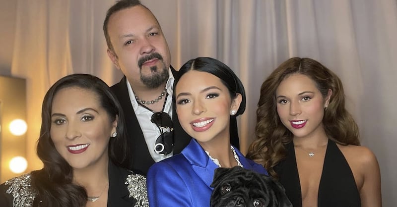 Pepe Aguilar hijas