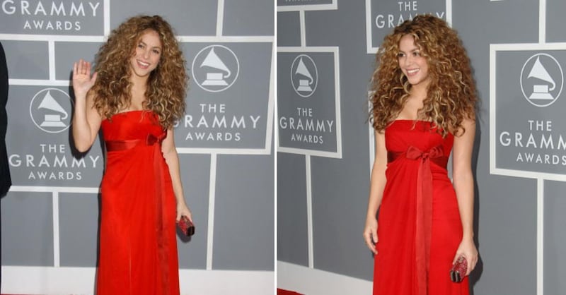 En 2007 Shakira se presentó a los Grammy Awards muy elegante, enfundada en un vestido strapless de caída fluida