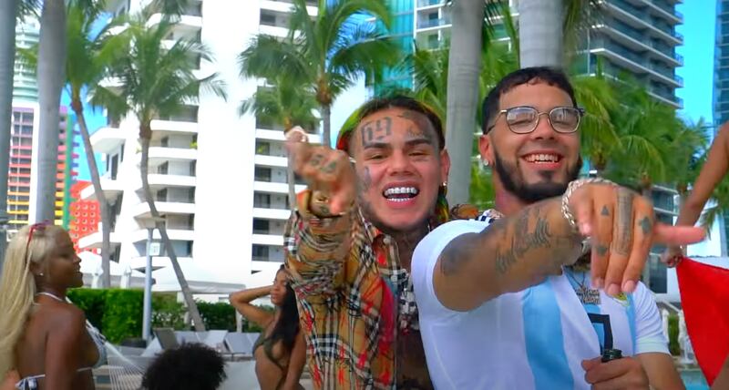 Tekashi 6ix9ine y Anuel AA