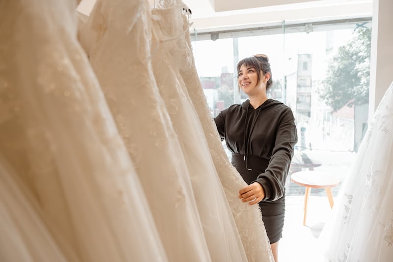 Realizó una visita especial a las instalaciones de Klent Bridal